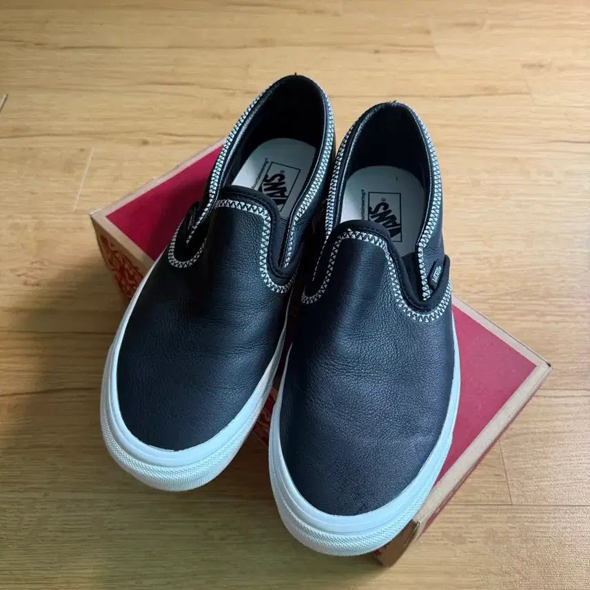 [BUNJANG] Vans x White Mountaineering Classic Slip-On 98 DX / [285]반스 x 화이트 마운티니어링 클래식 슬립온 98 DX