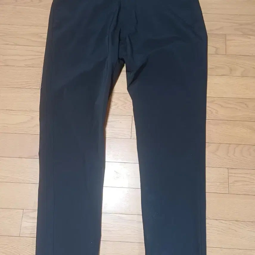 [BUNJANG] UNIQLO x Theory Collaboration AirSense Pants - Black / UNIQLO x Theory 유니클로 감탄팬츠 (띠어리 콜라보) - 블랙