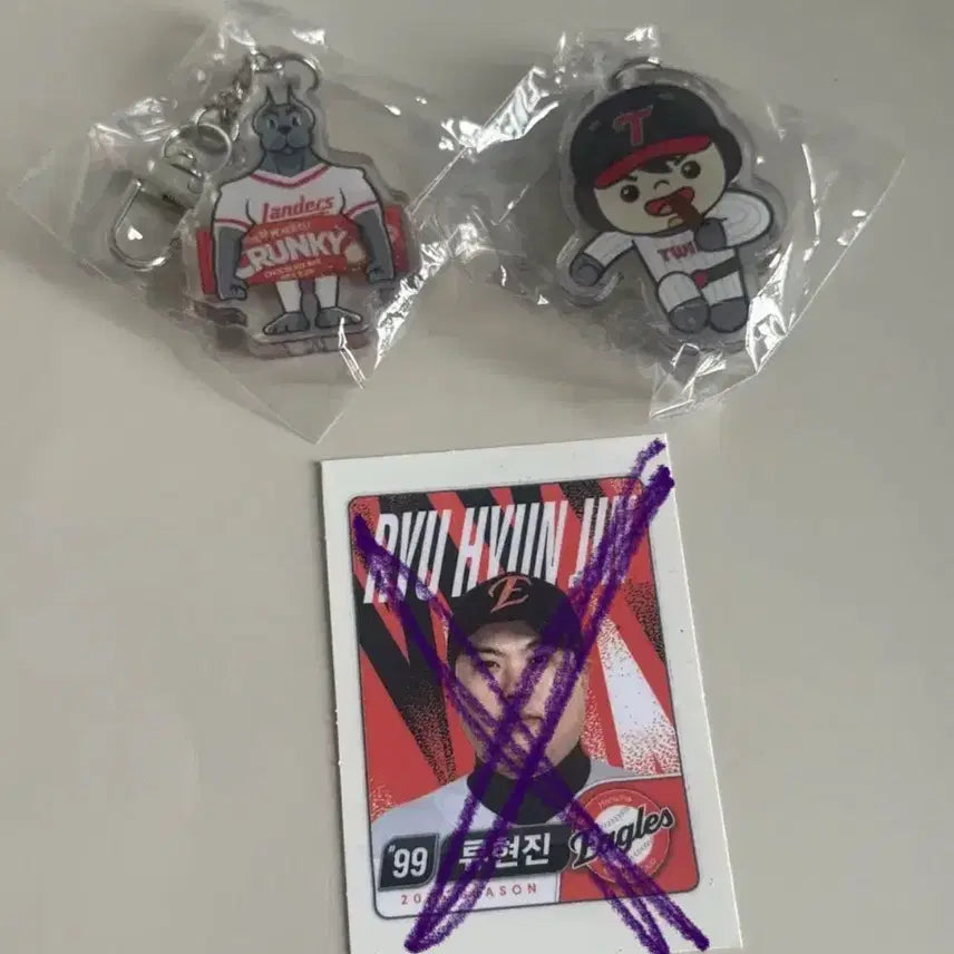 [BUNJANG] Lotte Wellfood KBO Collaboration SSG Landers Keychain / 롯데웰푸드 KBO 콜라보 키링 ssg 랜더스