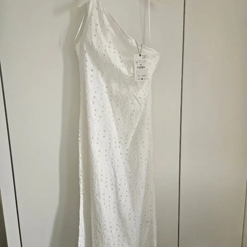 [BUNJANG] Zara One-Shoulder White Eyelet Long Dress / (새상품) 자라 원숄더 화이트 아일렛 롱 원피스