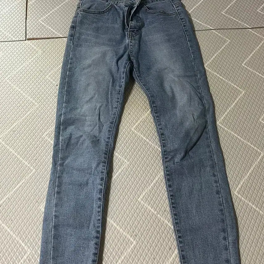 [BUNJANG] Avely Porcelain Skinny Denim Jeans (S) / 에이블리 포크레인 스키니 데님 s
