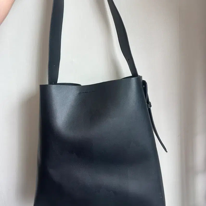 [BUNJANG] Lightweight Leather Shoulder Bag / 가벼운 가죽 숄더백