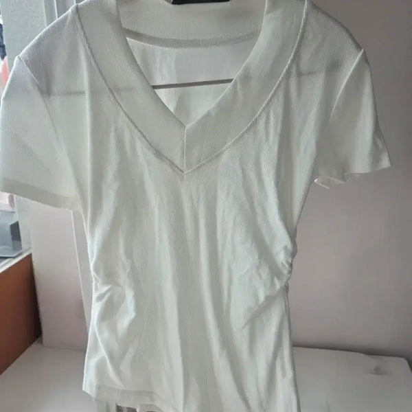 [BUNJANG] Basic V-Neck Short Sleeve T-Shirt - White / 기본 브이넥 반팔 티셔츠 화이트