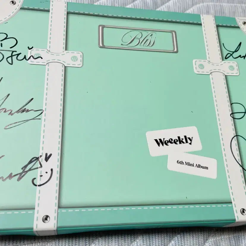 [BUNJANG] Weeekly Mini 6th Album Signed Album / 위클리 weeekly 미니 6집 친필싸인 앨범 비매