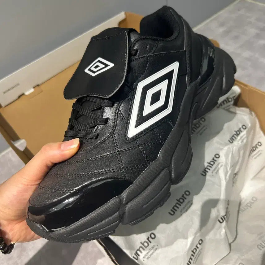 [BUNJANG] Umbro Speciali Plus Sneakers Black 270 / 엄브로 스페셜리 플러스 운동화 블랙 270