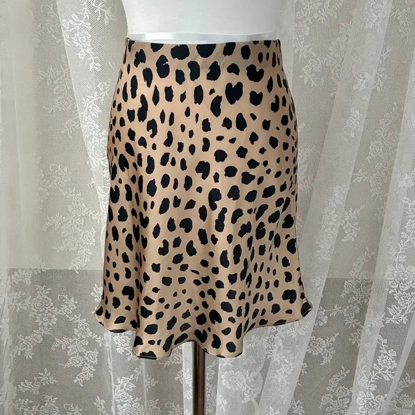 [BUNJANG] Realisation Par The Cookies In Wild Things Leopard Print Silk Mini Skirt / S) 리얼리제이션 실크 100 레오파드 패턴 미니 스커트