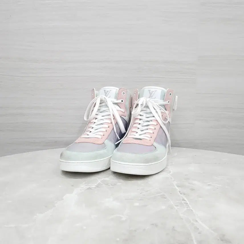 [BUNJANG] Louis Vuitton Limited Edition Prism Monogram High-Top Sneakers Size 6 / 6 / 루이비통 한정판 프리즘 모노그램 하이탑 스니커즈