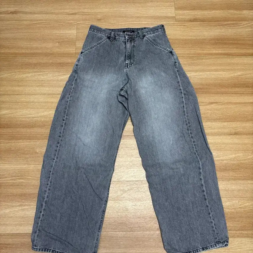 [BUNJANG] HAECHINGROOM Wide Curved Jeans Washed Black Size 2 / 해칭룸 와이드 커브드 진 워시드 블랙 2사이즈