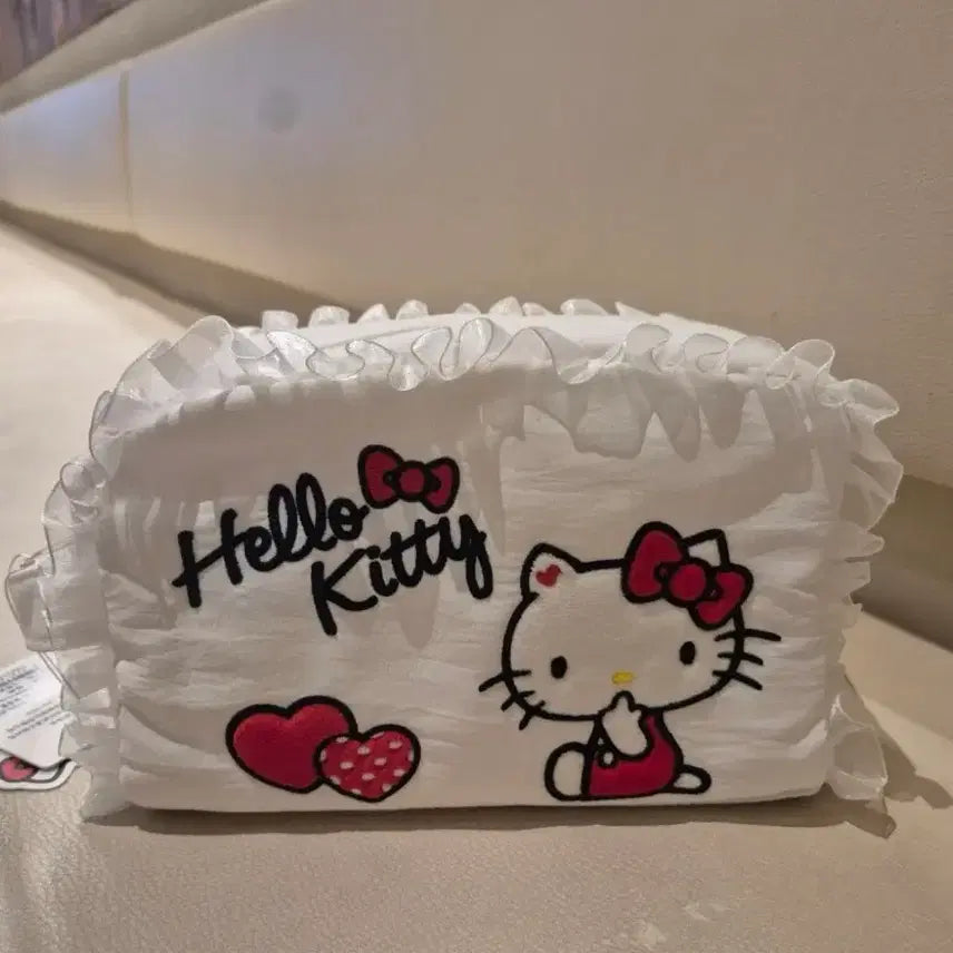 [BUNJANG] Hello Kitty White Frill Pouch / 헬로키티 화이트 프릴 파우치