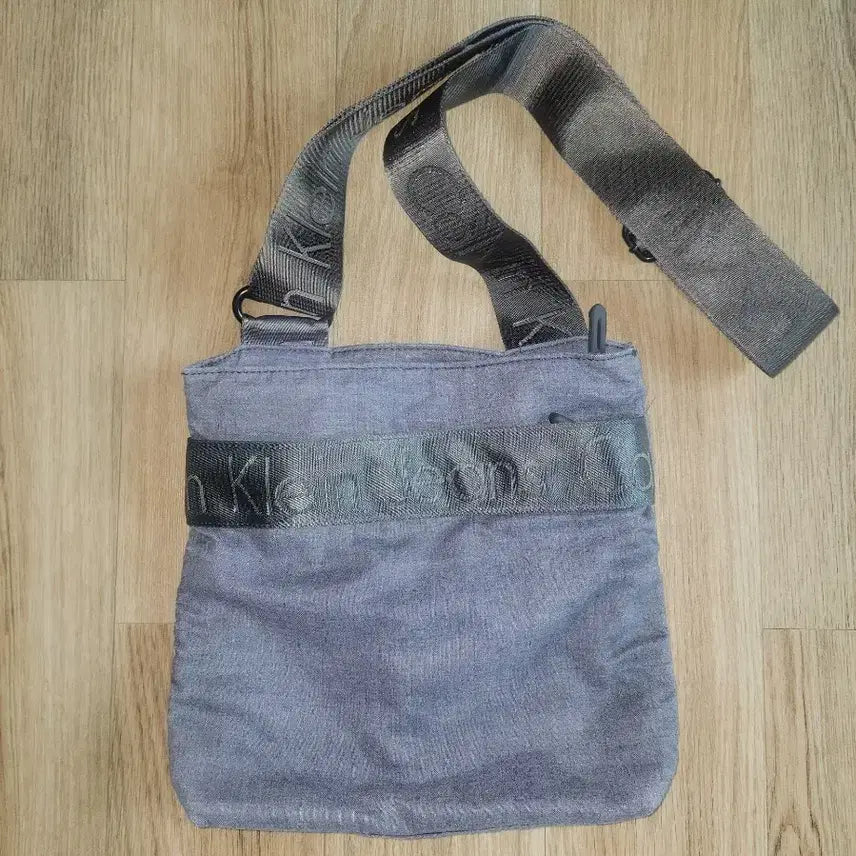 [BUNJANG] Calvin Klein Crossbody Bag / 캘빈클라인 크로스백