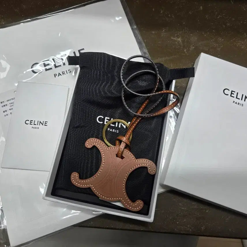 [BUNJANG] Celine Triomphe Keyring Brown Charm / 셀린느 트리옹프 키링 브라운 참
