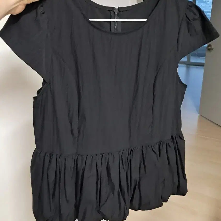 [BUNJANG] Black Puff Sleeve Balloon Blouse / 블랙 퍼프소매 벌룬 블라우스