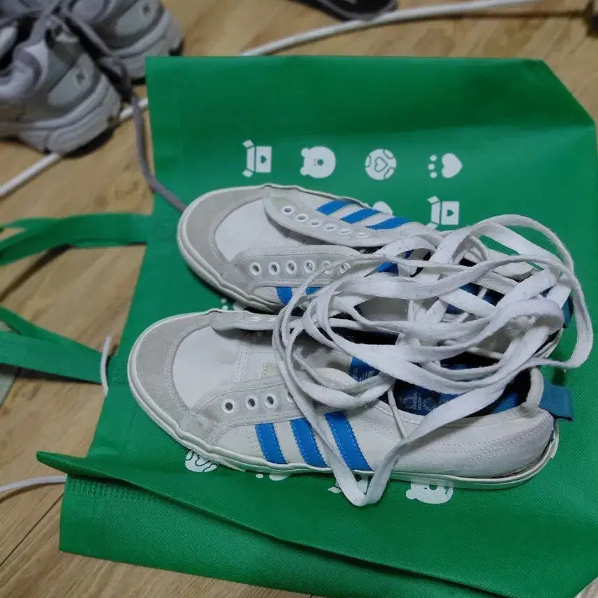 [BUNJANG] Adidas Sneakers White Blue / 아디다스 스니커즈 화이트 블루