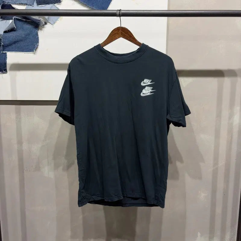 [BUNJANG] Nike World Tour Multi-Swoosh Back Print T-Shirt / (100) 나이키 월드투어 스트릿 캐주얼 멀티스우시 백프린팅 반팔 티