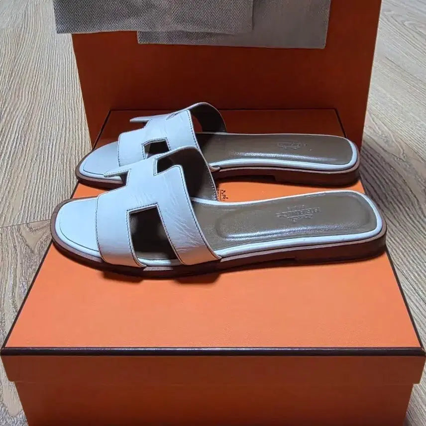 [BUNJANG] Hermes Oran Sandals White Women's Size 35 / 에르메스 오란 샌들 화이트 여성 35싸이즈 (정품)
