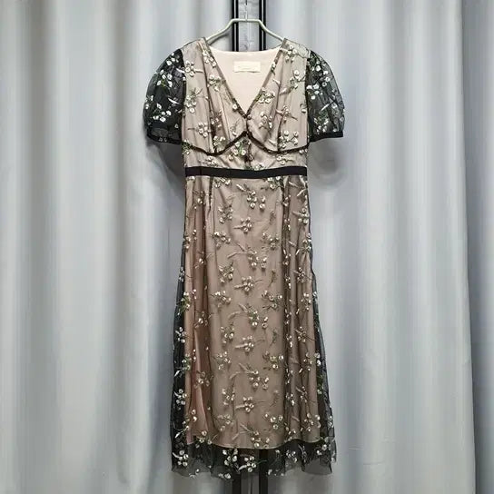 [BUNJANG] Flower See-through Embroidery Short Sleeve Dress / 플라워 시스루 자수 반팔 원피스 스냅 돌잔치