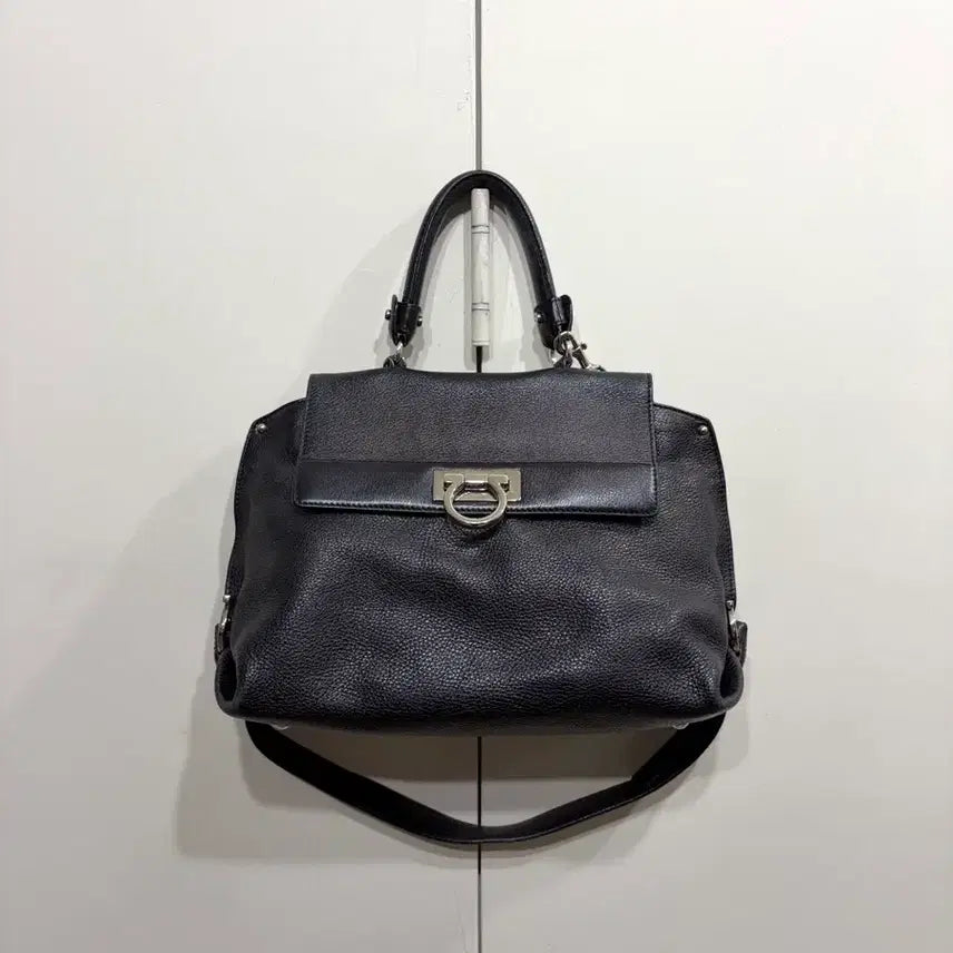 [BUNJANG] Salvatore Ferragamo Gancini Sofia Leather Tote Bag / 페라가모 간치니 소피아 레더 토트백