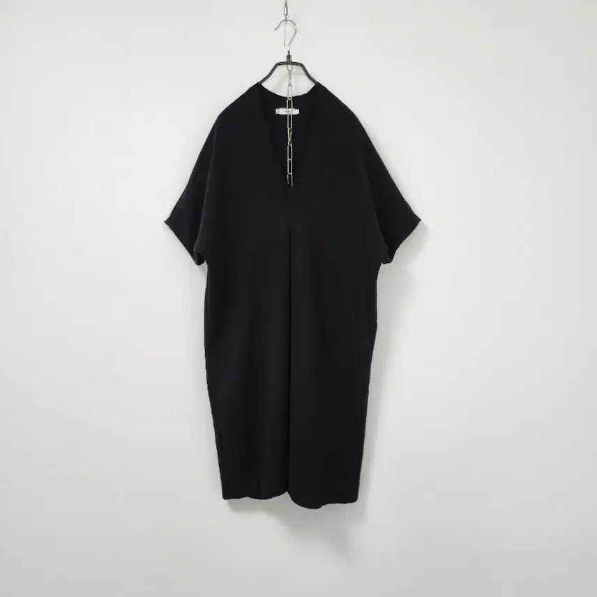 [BUNJANG] Vince Loose Fit V-Neck Dress Black / 빈스 루즈핏 원피스 55