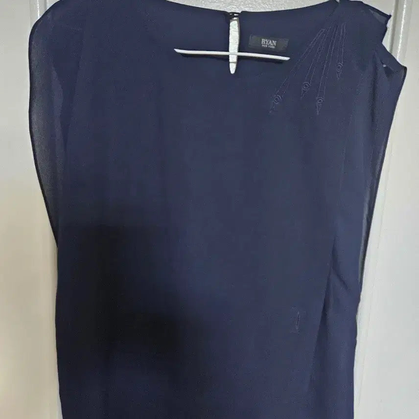 [BUNJANG] RYAN NEW YORK Embroidered Pintuck Chiffon Blouse / [정품/A급] RYAN NEW YORK 자수 디테일 핀턱 시폰 블라우스