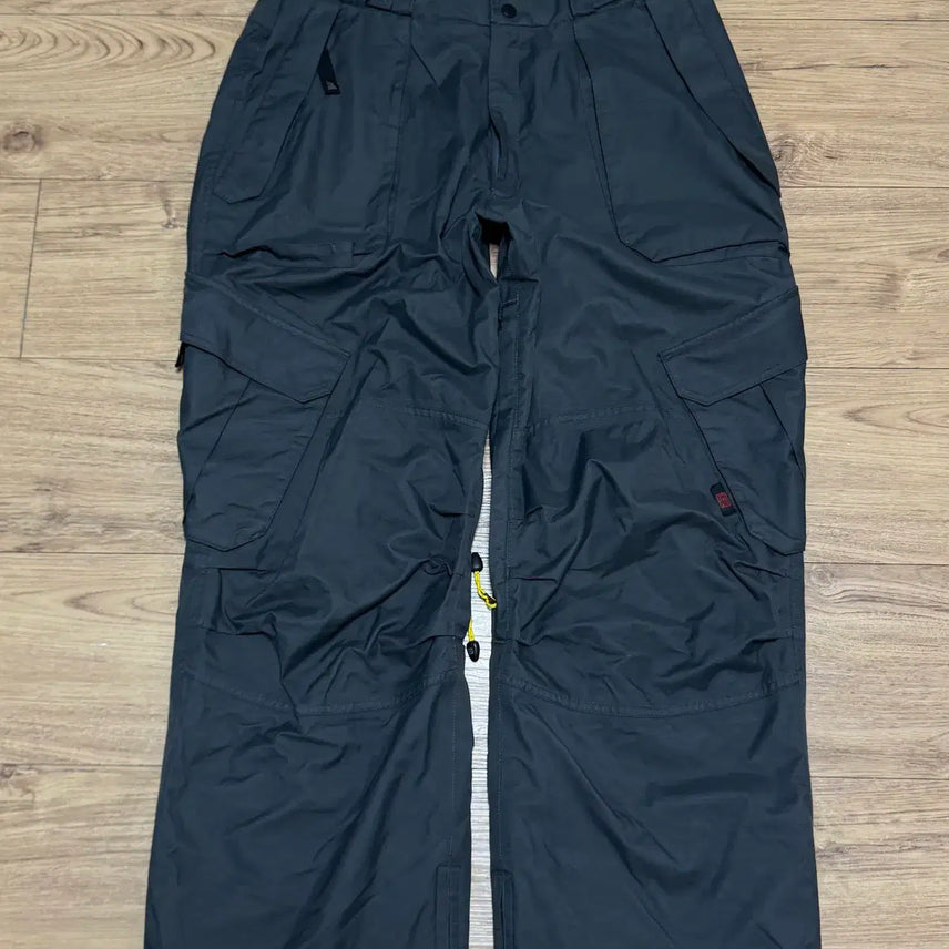 [BUNJANG] Goldwin Nylon Utility Snowboard Cargo Pants Charcoal Grey / (L)Goldwin 골드윈 나일론 유틸리티 스노우보드 카고팬츠 차콜그레이