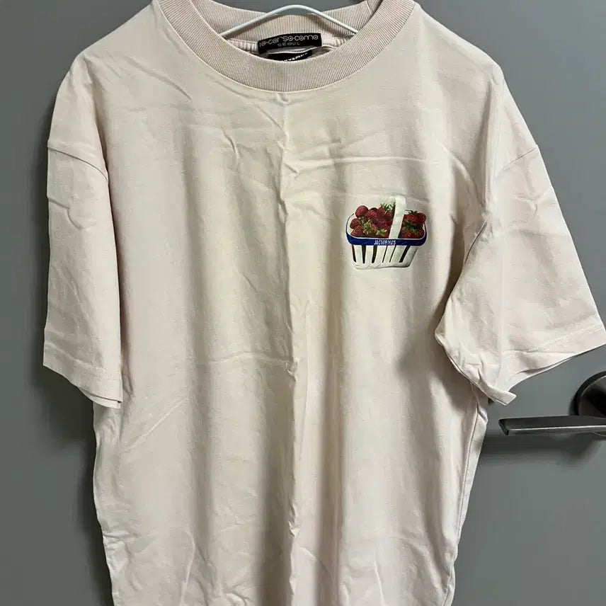 [BUNJANG] Jacquemus Strawberry Embroidered Short Sleeve T-Shirt / 자크뮈스 스트로베리 반팔