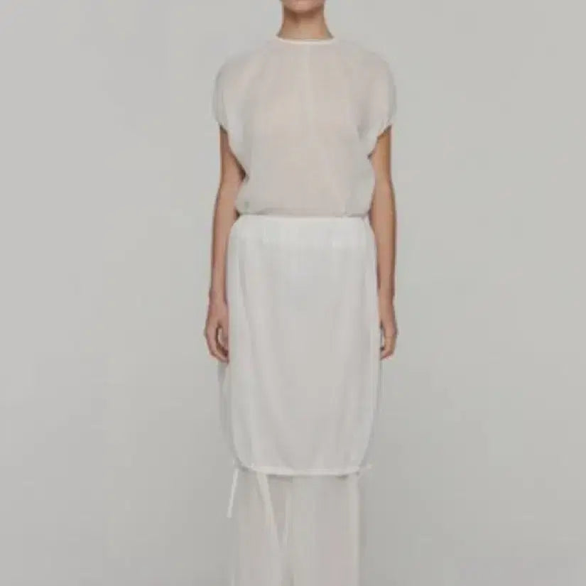 [BUNJANG] Amomento Sheer Volume Shirring Top White / 아모멘토 시어 볼륨 셔링 탑 (새상품)