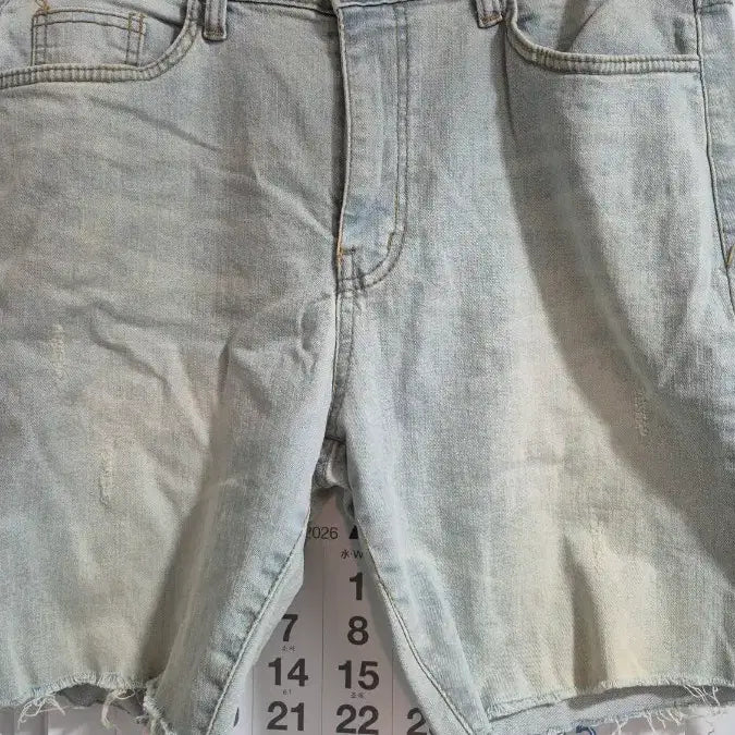 [BUNJANG] Light Wash Cut-off Denim Shorts / 연청 컷팅 데님 반바지