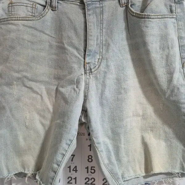 [BUNJANG] Light Wash Cut-off Denim Shorts / 연청 컷팅 데님 반바지