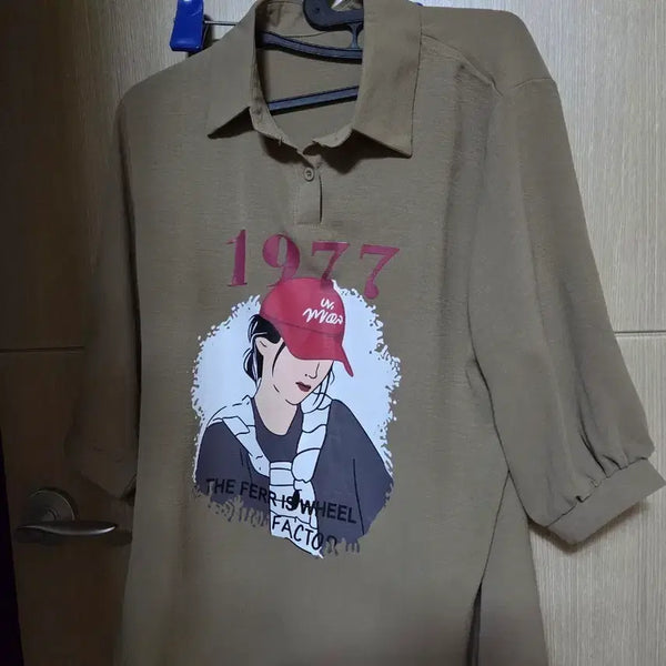 [BUNJANG] 1977 Graphic Shirt Khaki / 여자 1977 그래픽 셔츠 카키