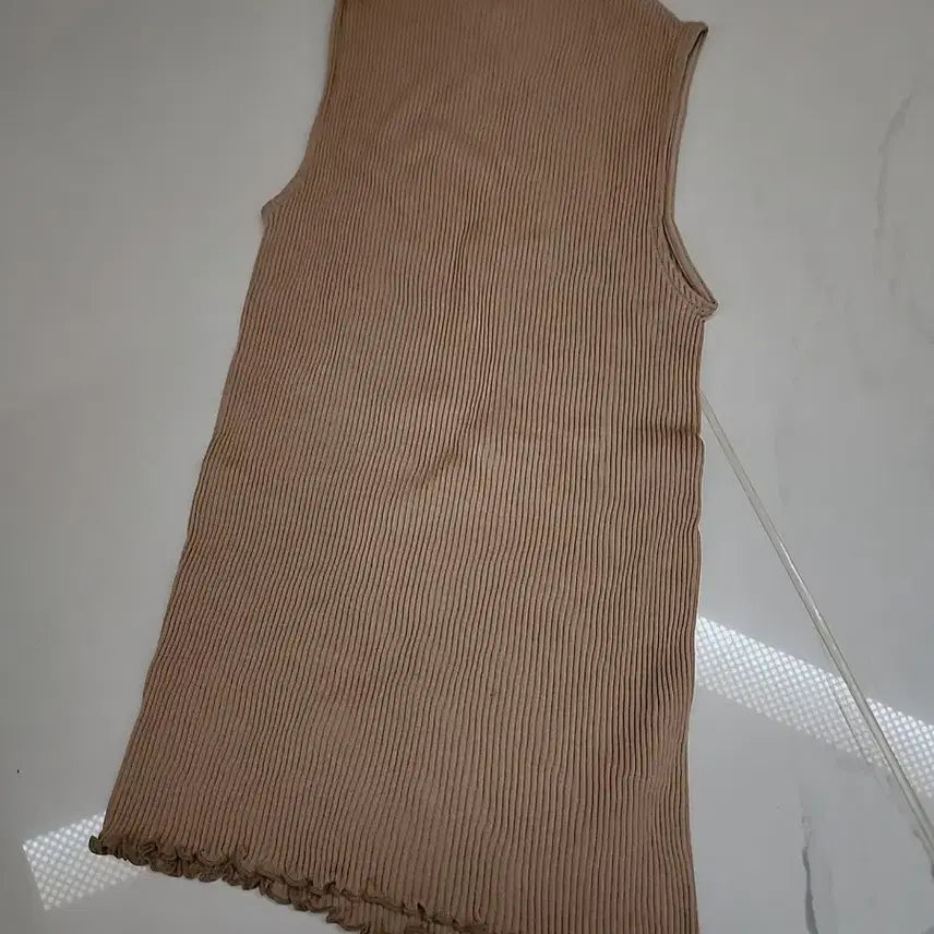 [BUNJANG] COS Pleated Sleeveless Top - Golden Beige / 5만원짜리!새상품!cos 코스 플리츠 슬리브리스 티셔츠