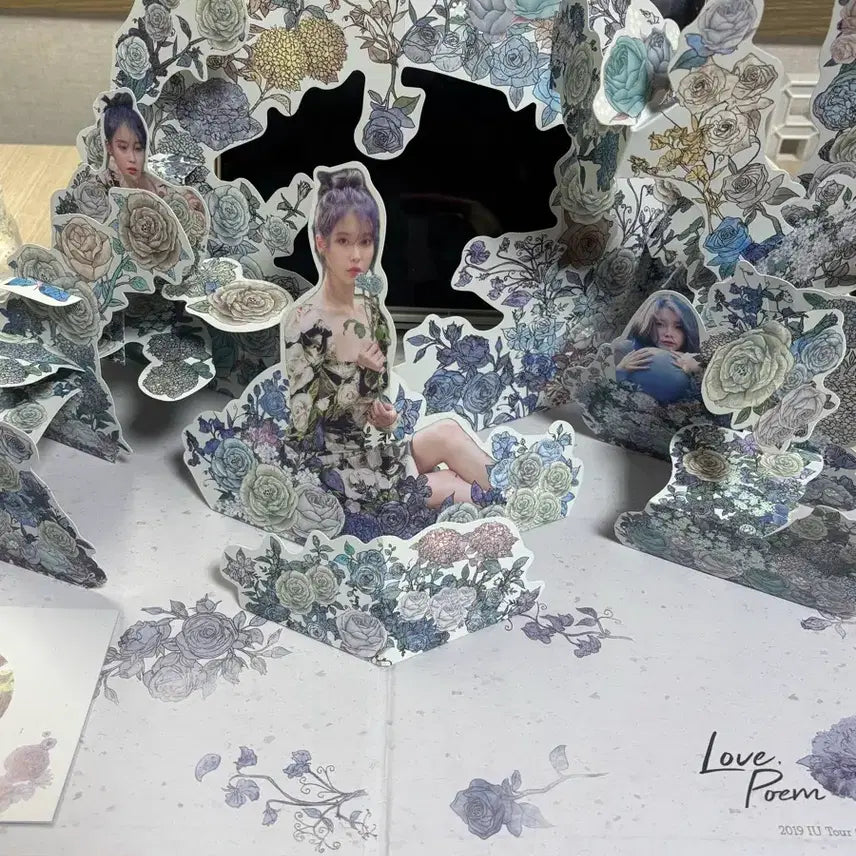 [BUNJANG] IU 2019 Love Poem Concert Pop-up Book / 아이유 2019 러브포엠 콘서트 팝업북 양도 판매