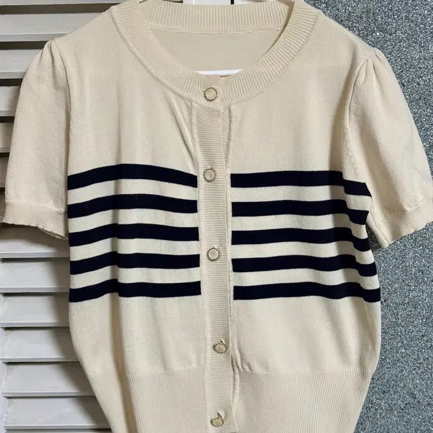 [BUNJANG] Pearl Stripe Round Neck Short Sleeve Cardigan Beige Ivory / 고급 진주 줄가라 단가라 스트라이프 라운드넥 반팔 가디건 베이지 아이보리