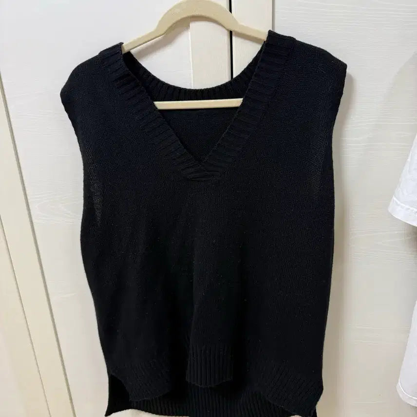 [BUNJANG] Black V-Neck Knit / 블랙 브이넥 니트