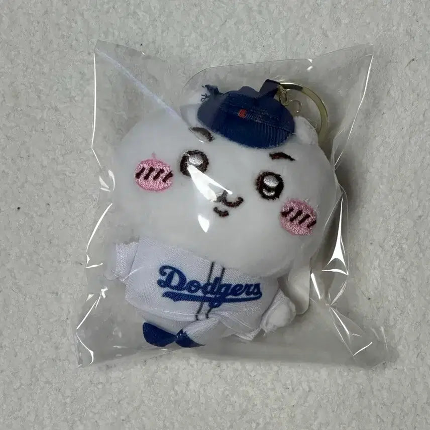 [BUNJANG] Cheekawa Dodgers Baseball Uniform Character Keychain / [새상품] 먼작귀 치이카와 다저스 야구 키링