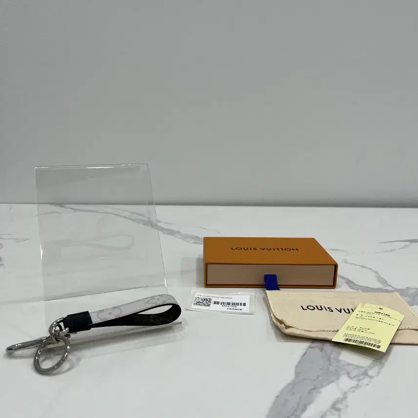 [BUNJANG] Louis Vuitton Dragonne Keyring White / [미사용새상품]루이비통 드라곤느 키링 화이트