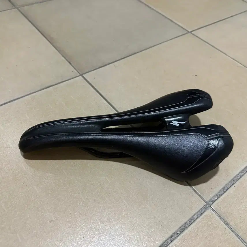 [BUNJANG] Specialized Romin Evo Carbon Saddle 143mm / 스페셜라이즈드 로민 에보 안장 판매합니다