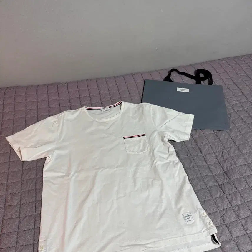 [BUNJANG] Thom Browne Pocket Tricolor Short Sleeve T-Shirt / [정품/4]톰브라운 포켓 삼선 반팔 티셔츠