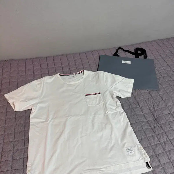 [BUNJANG] Thom Browne Pocket Tricolor Short Sleeve T-Shirt / [정품/4]톰브라운 포켓 삼선 반팔 티셔츠