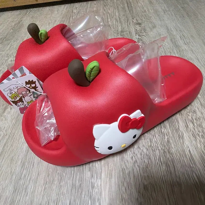 [BUNJANG] Hello Kitty Apple Slippers / 헬로키티 사과슬리퍼