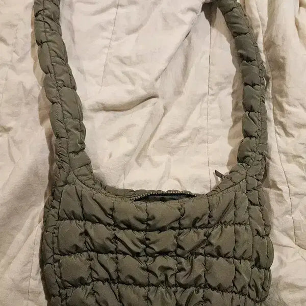 [BUNJANG] COS Quilted Crossbody Messenger Bag Khaki / 코스 가방 크로스 메신저백 퀄팅백 카키