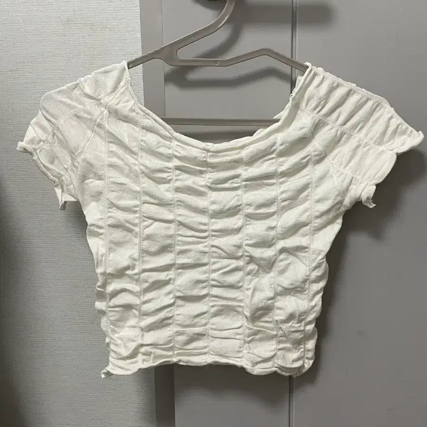 [BUNJANG] Shirring Crop Off-Shoulder Top T-Shirt / 셔링 크롭 오프숄더 탑 티셔츠