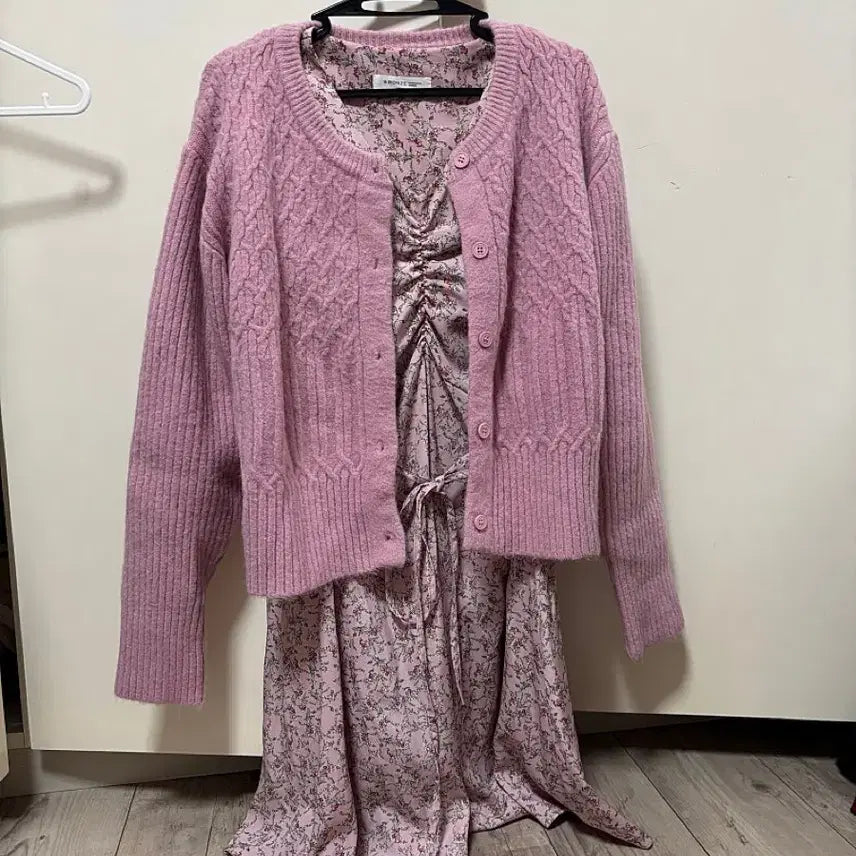 [BUNJANG] MilkCocoa Flower Pattern Dress & Pink Angora Cardigan Set / 앙고라 핑크 가디건 플라워 패턴 원피스 세트 밀크코코아