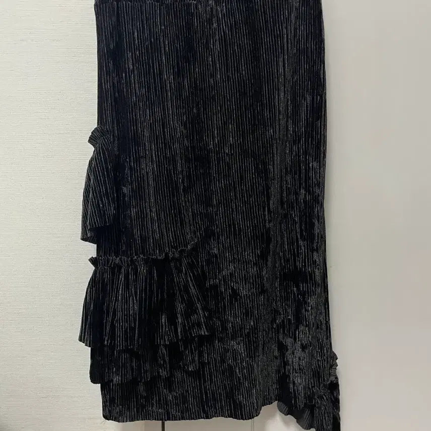 [BUNJANG] Black Shirring Frill Long Skirt / 블랙 셔링 프릴 롱 스커트