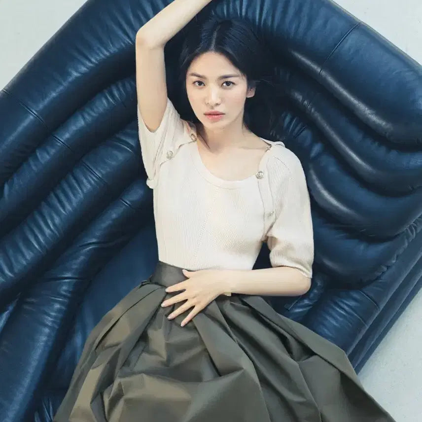[BUNJANG] MICHAA Song Hye Kyo Short Sleeve Knit Square Neck Puff Ivory Summer / 24년 미샤 MICHAA 송혜교 반팔 니트 금장버튼스퀘어넥퍼프아이보리여름