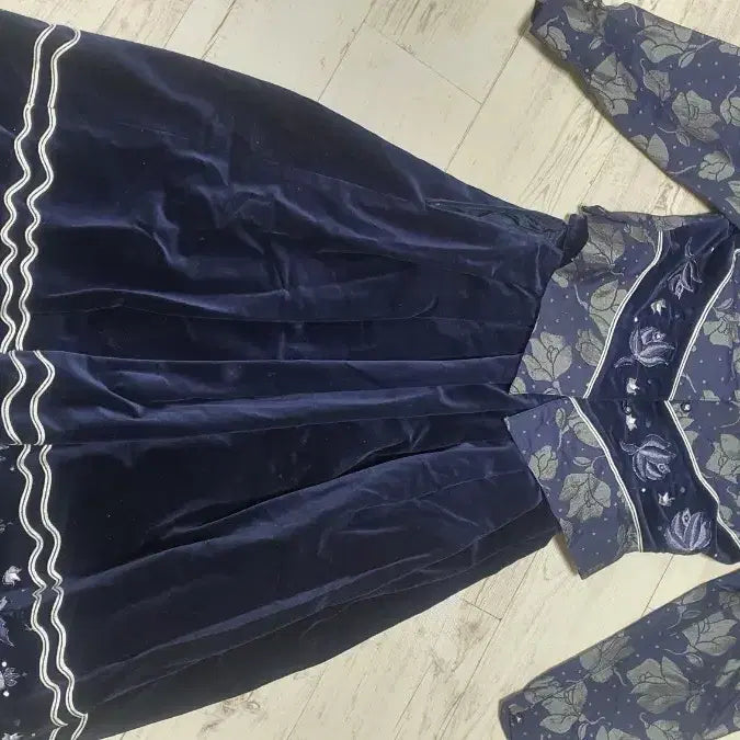 [BUNJANG] La Vogue Vintage Custom Velvet Embroidered Two-Piece Set / [명품 빈티지] 40년 전 의상실 맞춤 최고급 벨벳 자수 투피스 세트 (