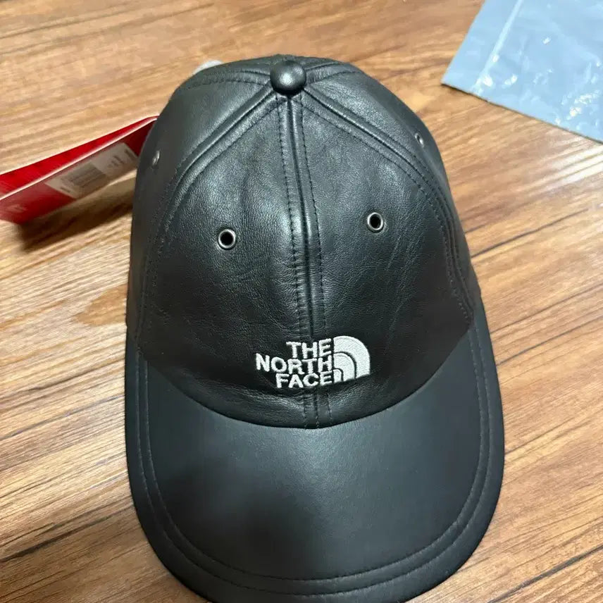 [BUNJANG] Supreme The North Face Leather 6-Panel Cap / 슈프림 노스페이스 레더캡
