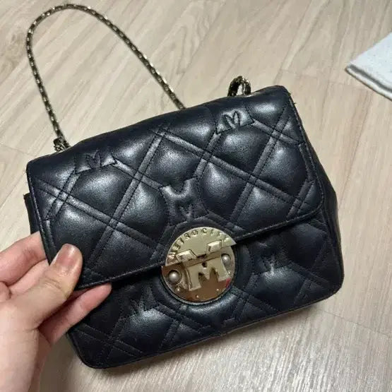 [BUNJANG] Metrociti Quilted Chain Shoulder Bag / 메트로시티 체인백