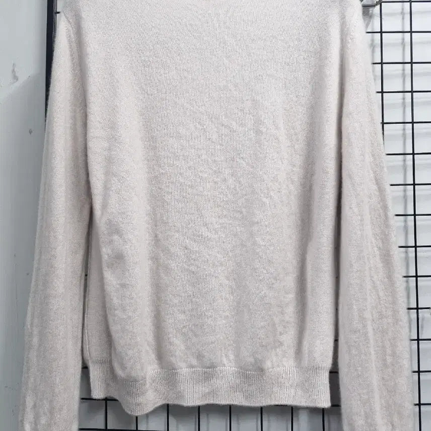 [BUNJANG] DKNY Unisex Cashmere Round Neck Knit 95M / 95M DKNY 공용 캐시미어 라운드넥 니트.