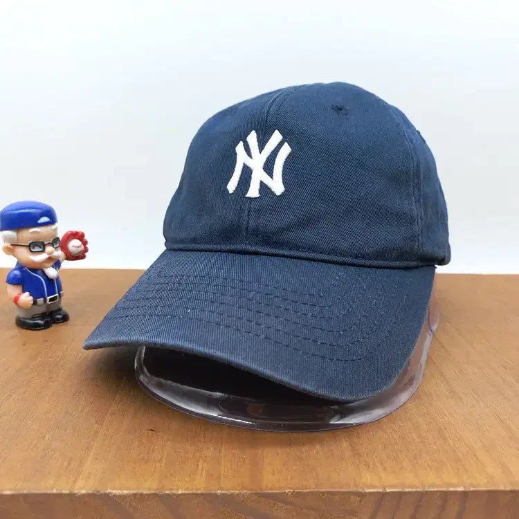 [BUNJANG] MLB Vintage Small Embroidered Logo Ball Cap Navy / MLB 엠엘비 남여공용 빈티지 스몰 자수 로고 볼캡 네이비