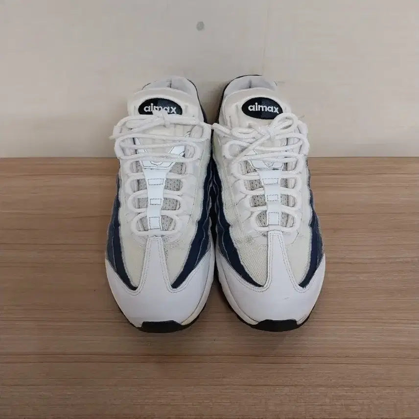 [BUNJANG] Nike Air Max 95 Essential White Navy Sneakers (250) / 남성 나이키 에어맥스 95 에센셜 화이트네이비 운동화 (250)